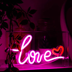 INSEGNA NEON CON CORNICE IN PLEXIGLASS 