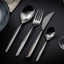 SERVIZIO POSATE PER 6 PERSONE 24 PZ. STIRIA ORO NERO DI MEPRA